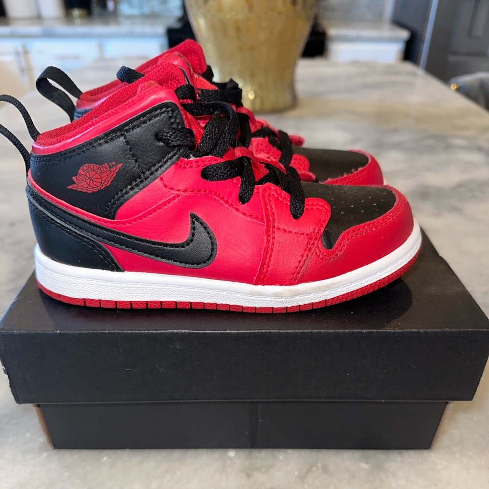 Air Jordan 1 Mid TD 'Reverse Bred' red black white